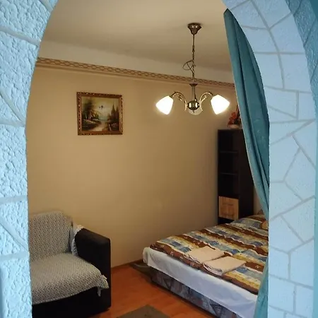 Monika Vendeghaz * אגרסאלוק