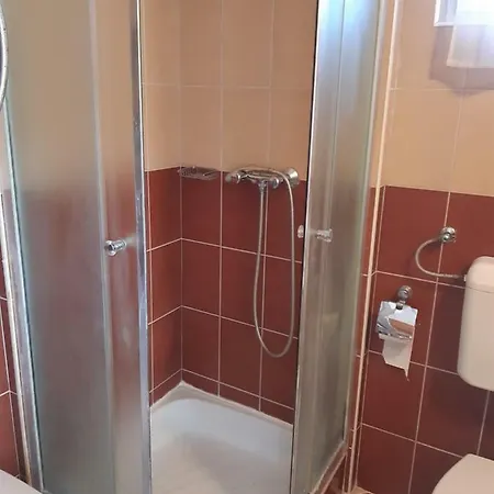 Monika Vendeghaz * אגרסאלוק